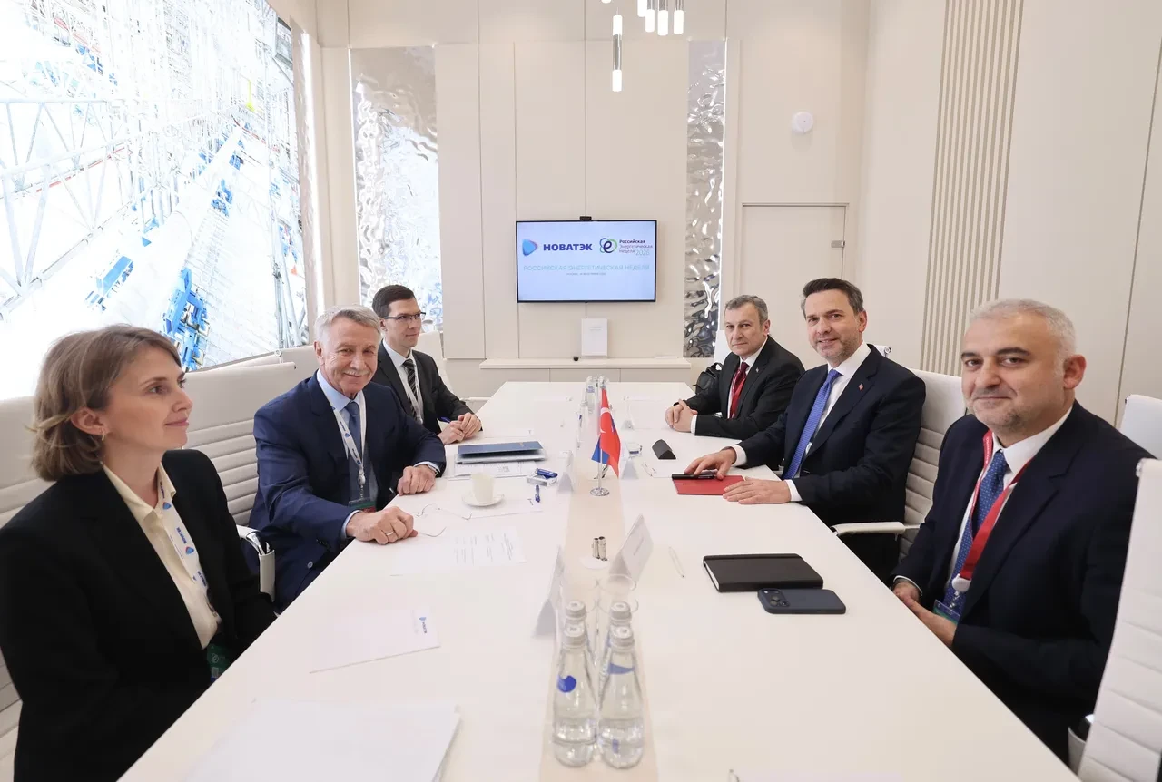 Bakan Bayraktar Rusya Enerji Haftası’nda konuştu: "Altyapımız hazır, boru hatlarının kapasitesini etkin kullanmalıyız"