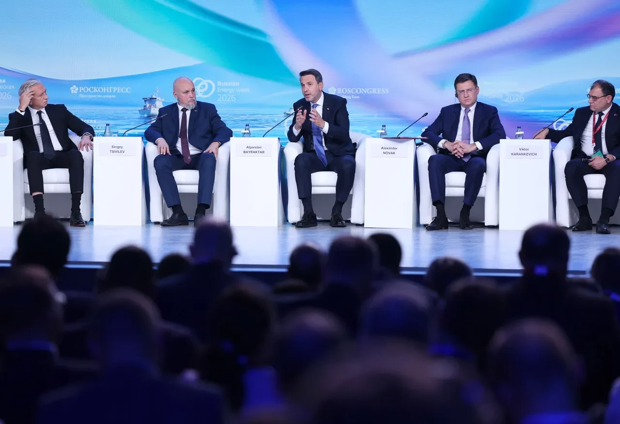Bakan Bayraktar Rusya Enerji Haftası’nda konuştu: "Altyapımız hazır, boru hatlarının kapasitesini etkin kullanmalıyız"