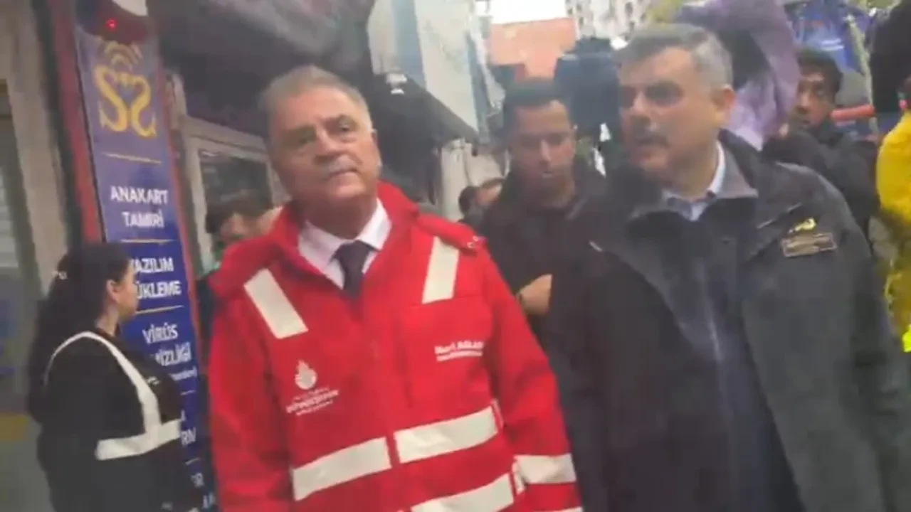 Bakan Mustafa Çiftçi ve Vali Davut Gül Sarıyer'de selden etkilenen esnafları ziyaret ediyor