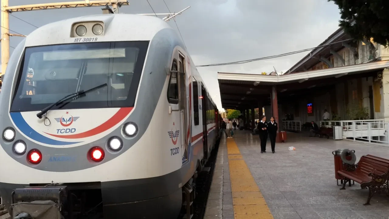 Bakan Uraloğlu duyurdu: Ücretsiz tren biletinde yeni dönem! 29 Ekim'de değişiyor