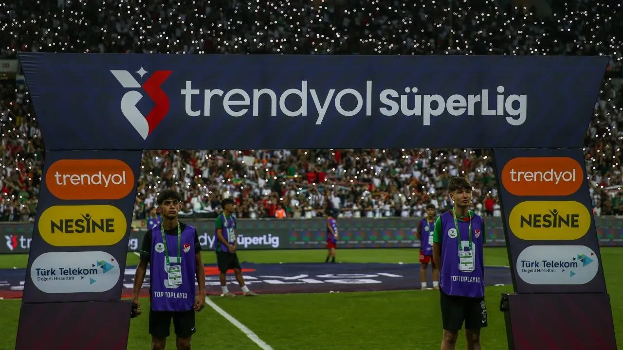 CANLI MAÇ ANLATIMI | Fenerbahçe ile Alanyaspor karşı karşıya geliyor