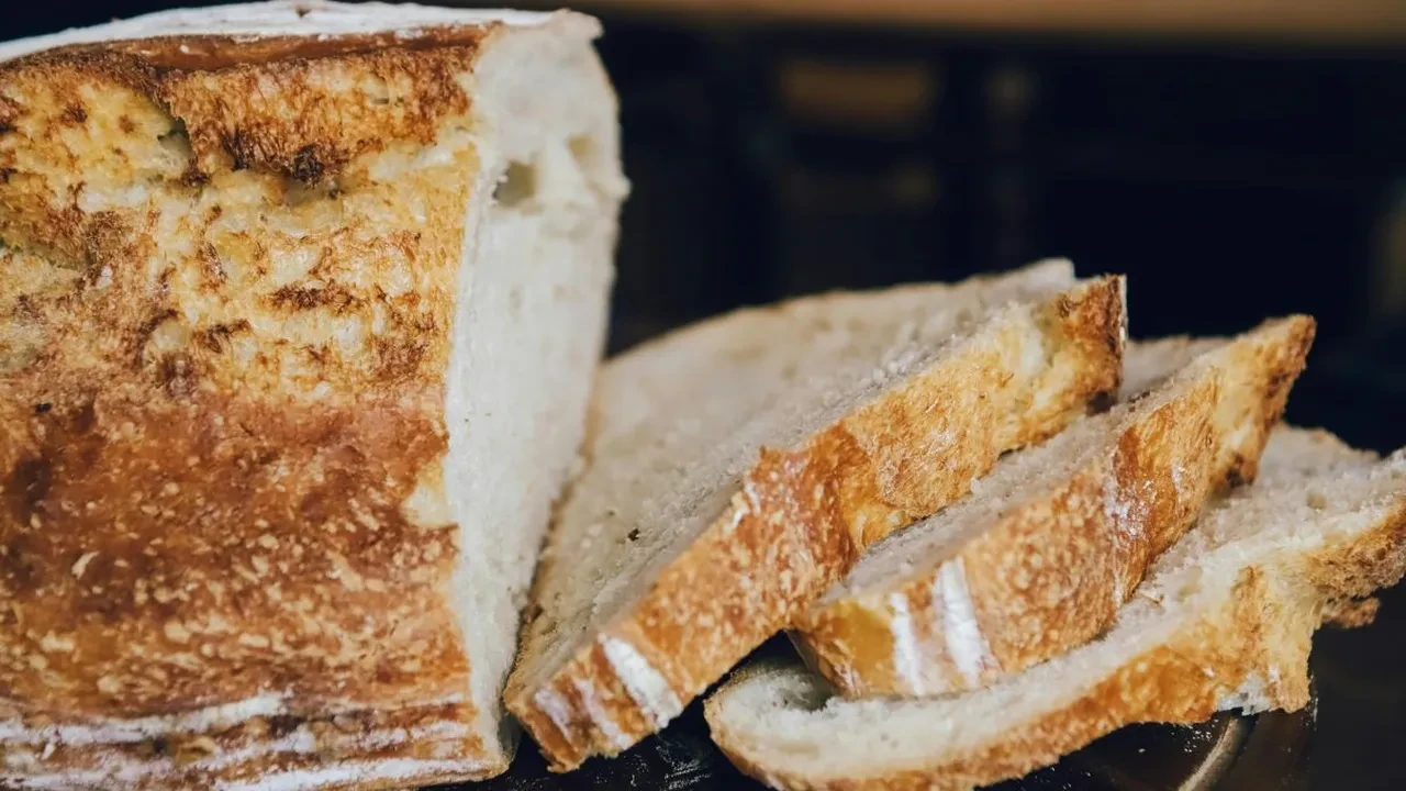 Ekşi mayalı ekmekten öyle bir tost yaptım ki! Dışı çıtır, içi yumuşacık 