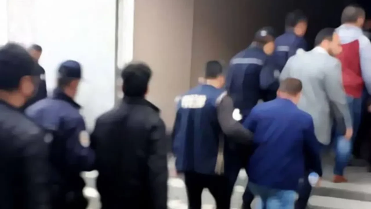 FETÖ’nün personel alımındaki fişleme ağı deşifre oldu: 19 şüpheli gözaltında