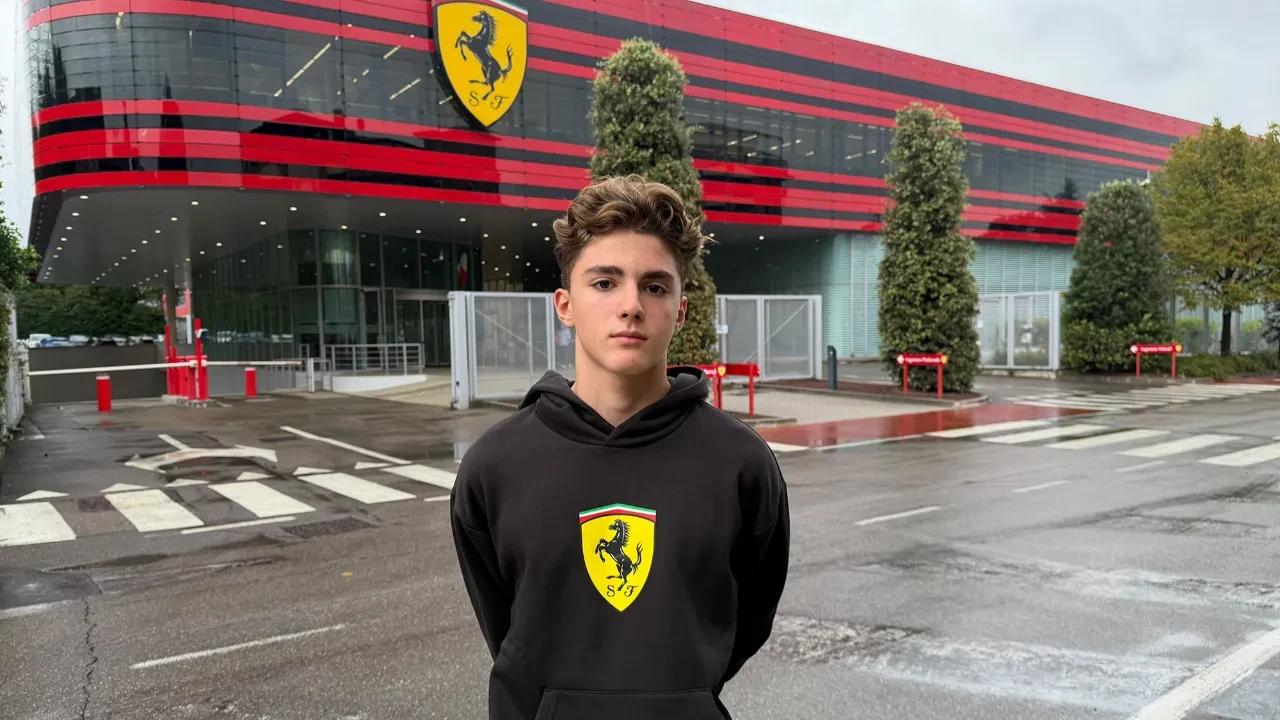 Formula 1 yolunda tarihi adım: Ferrari'ye 16 yaşında Türk pilot
