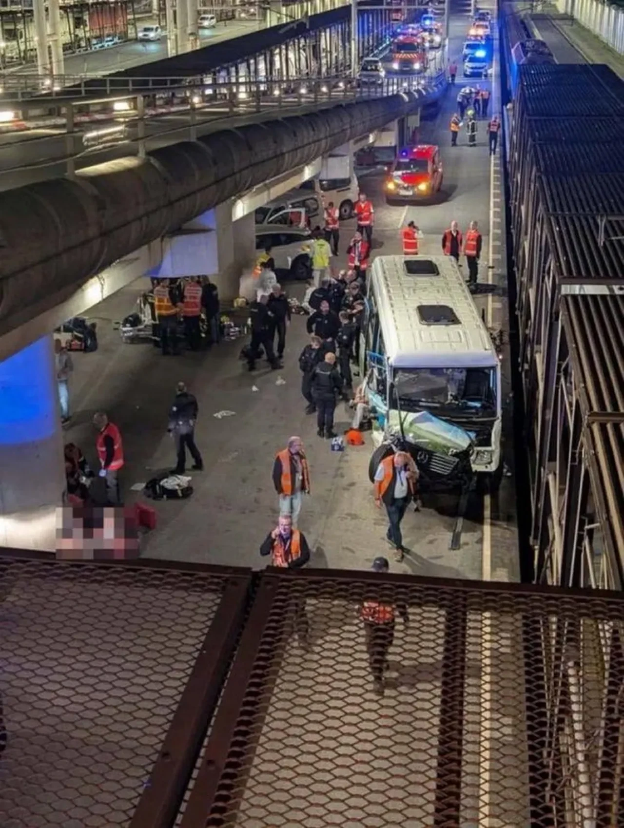 Fransa'da yük treni ile minibüs çarpıştı: 19 kişi yaralı