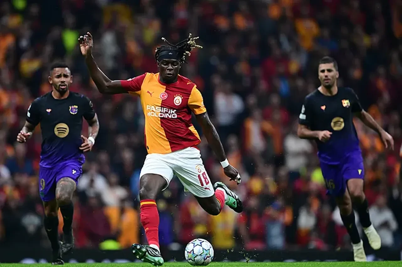 Galatasaray orta sahasında sürpriz değişim: Ocak ayında 1 ayrılık 1 transfer!