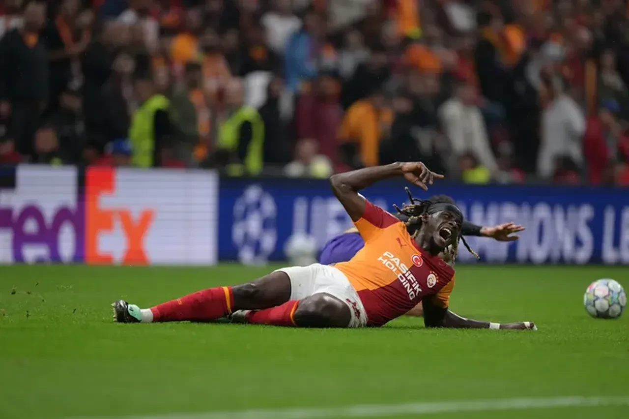 Galatasaray orta sahasında sürpriz değişim: Ocak ayında 1 ayrılık 1 transfer!