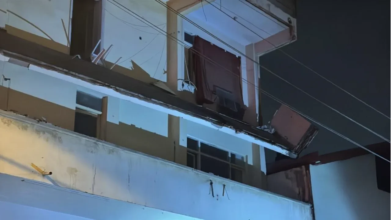 Kocaeli'de 6 ay önce boşaltılan binada çökme! Bitişikteki 2 kişi tahliye edildi 