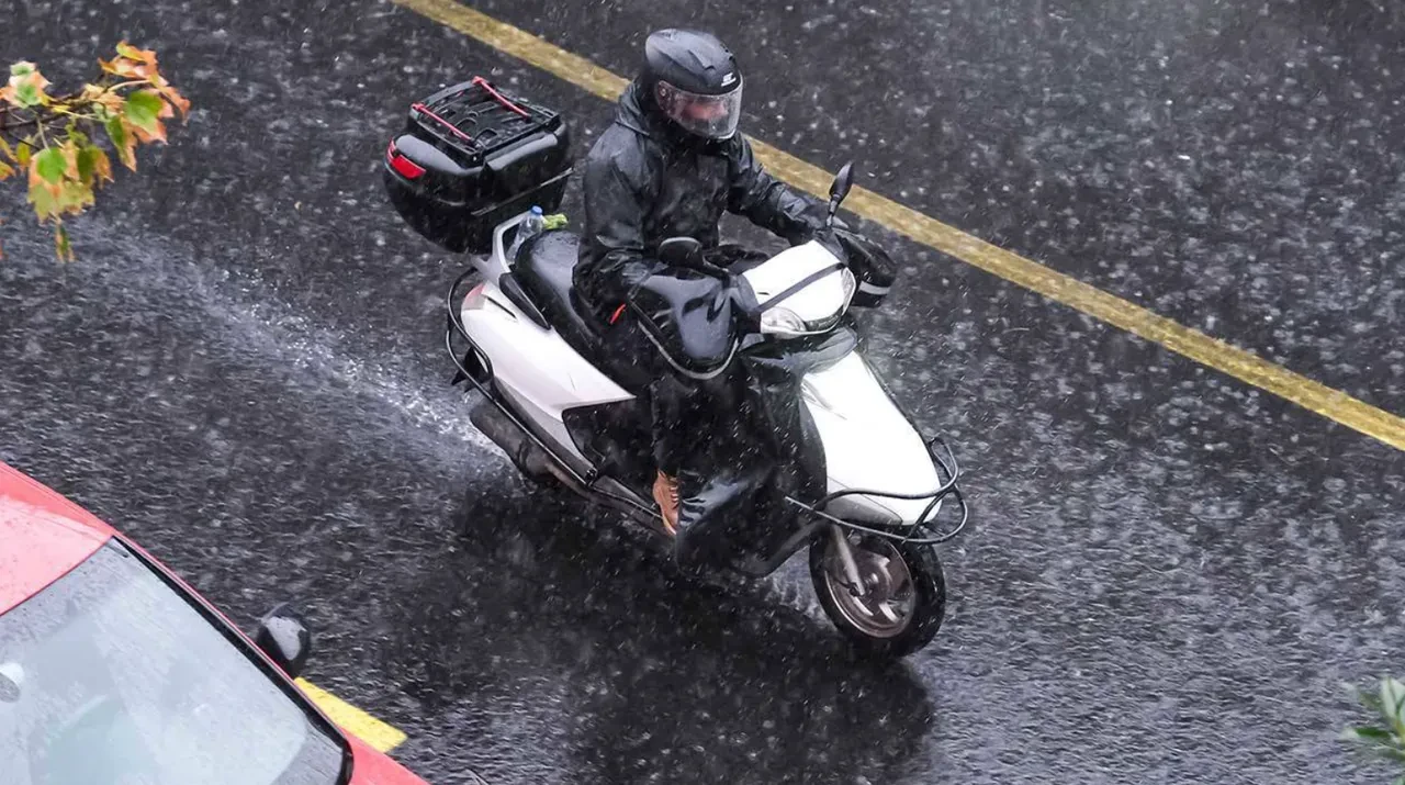 Kocaeli Valiliği'nden fırtına önlemleri: Eğitim ve sınavlar ertelendi, motokurye ve scooterlara yasak geldi