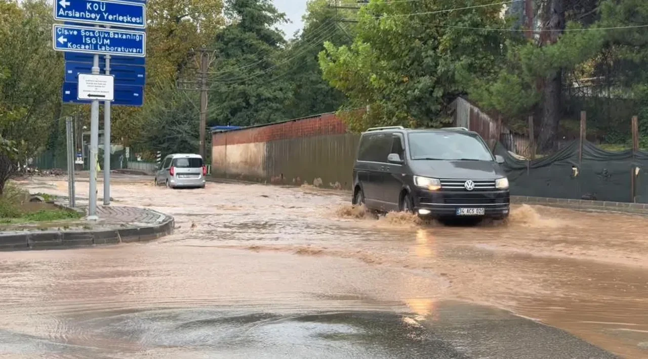 Kocaeli'de sele kapılan muhtarın cansız bedenine İzmit Körfezi'nde ulaşıldı