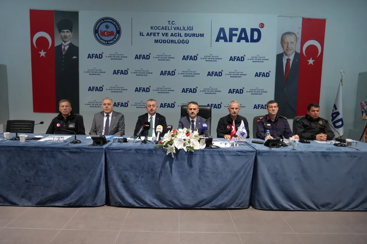 Kocaeli'de şiddetli sağanağın bilançosu açıklandı: Mahsur kalan 267 kişi kurtarıldı, kayıp muhtar aranıyor
