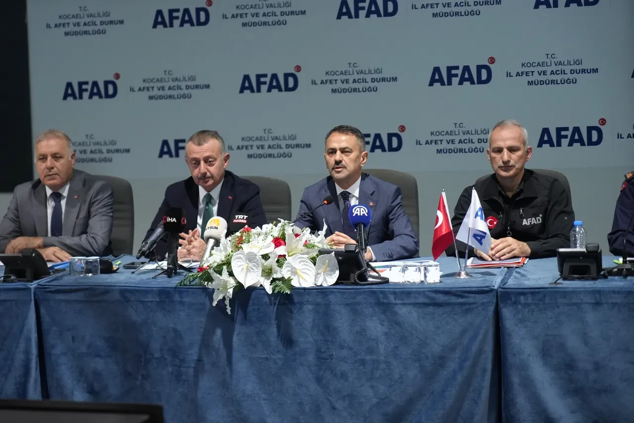 Kocaeli'de şiddetli sağanağın bilançosu açıklandı: Mahsur kalan 267 kişi kurtarıldı, kayıp muhtar aranıyor