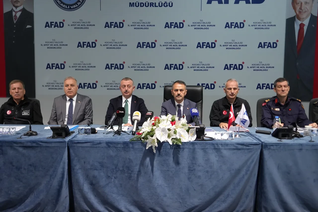 Kocaeli'de şiddetli sağanağın bilançosu açıklandı: Mahsur kalan 267 kişi kurtarıldı, kayıp muhtar aranıyor