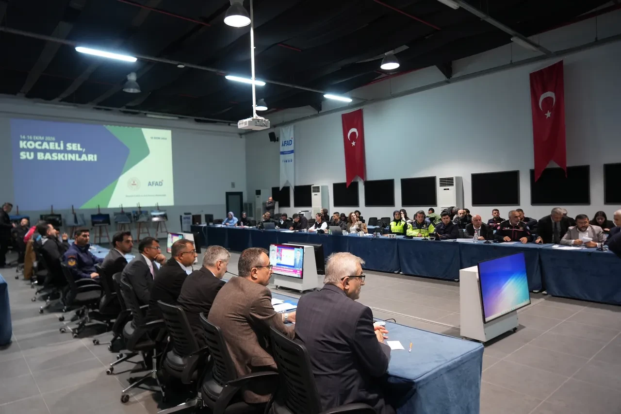 Kocaeli'de şiddetli sağanağın bilançosu açıklandı: Mahsur kalan 267 kişi kurtarıldı, kayıp muhtar aranıyor