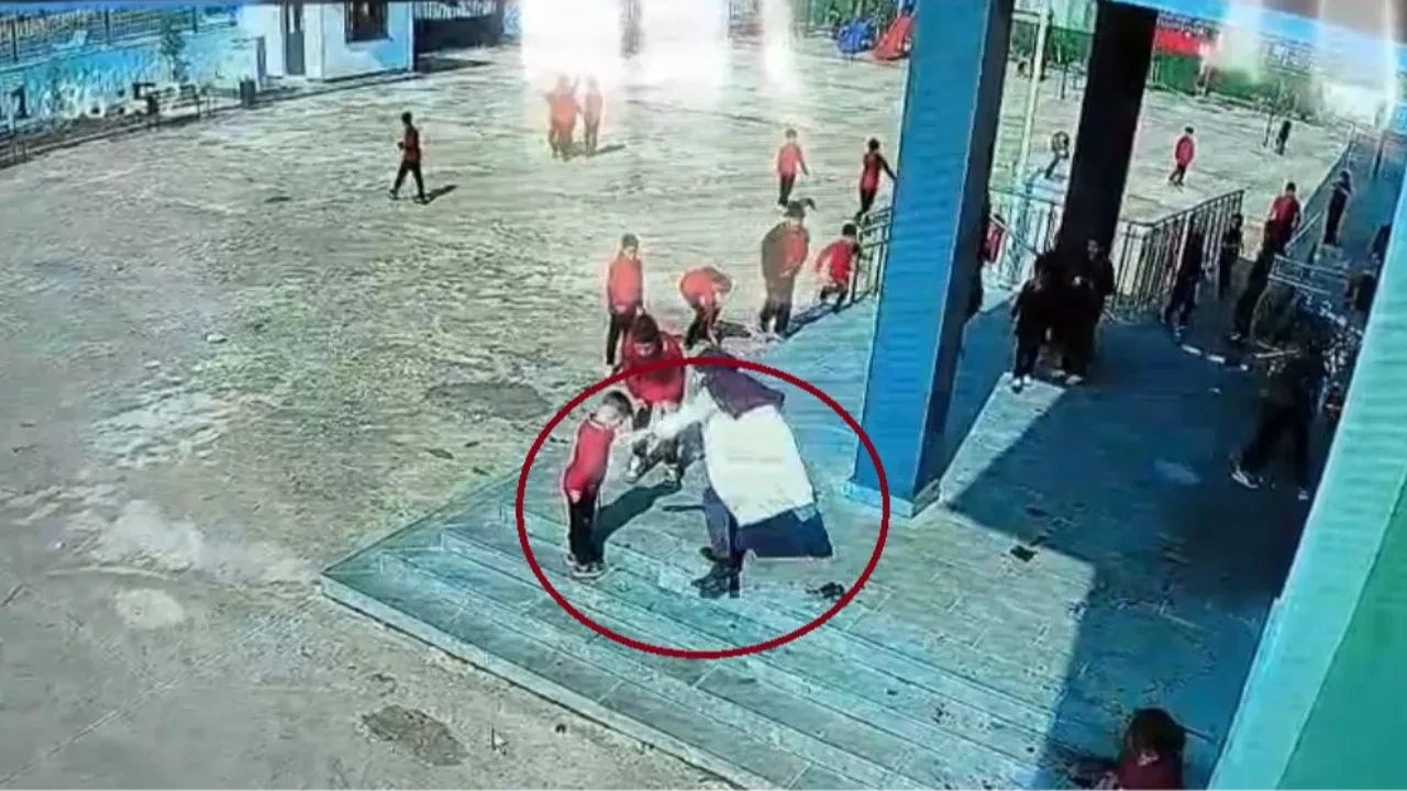 Okul bahçesinin ortasında boğulan öğrencisini böyle kurtardı! 