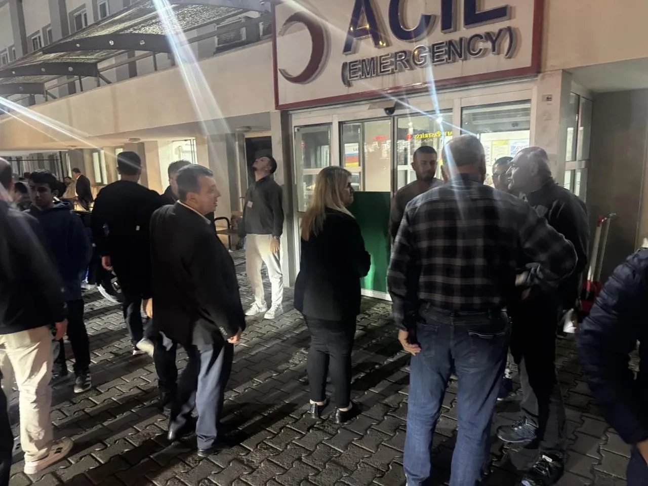Siirt'te okul kantininden yemek yiyen 34'ü öğrenci 40 kişi hastaneye kaldırıldı