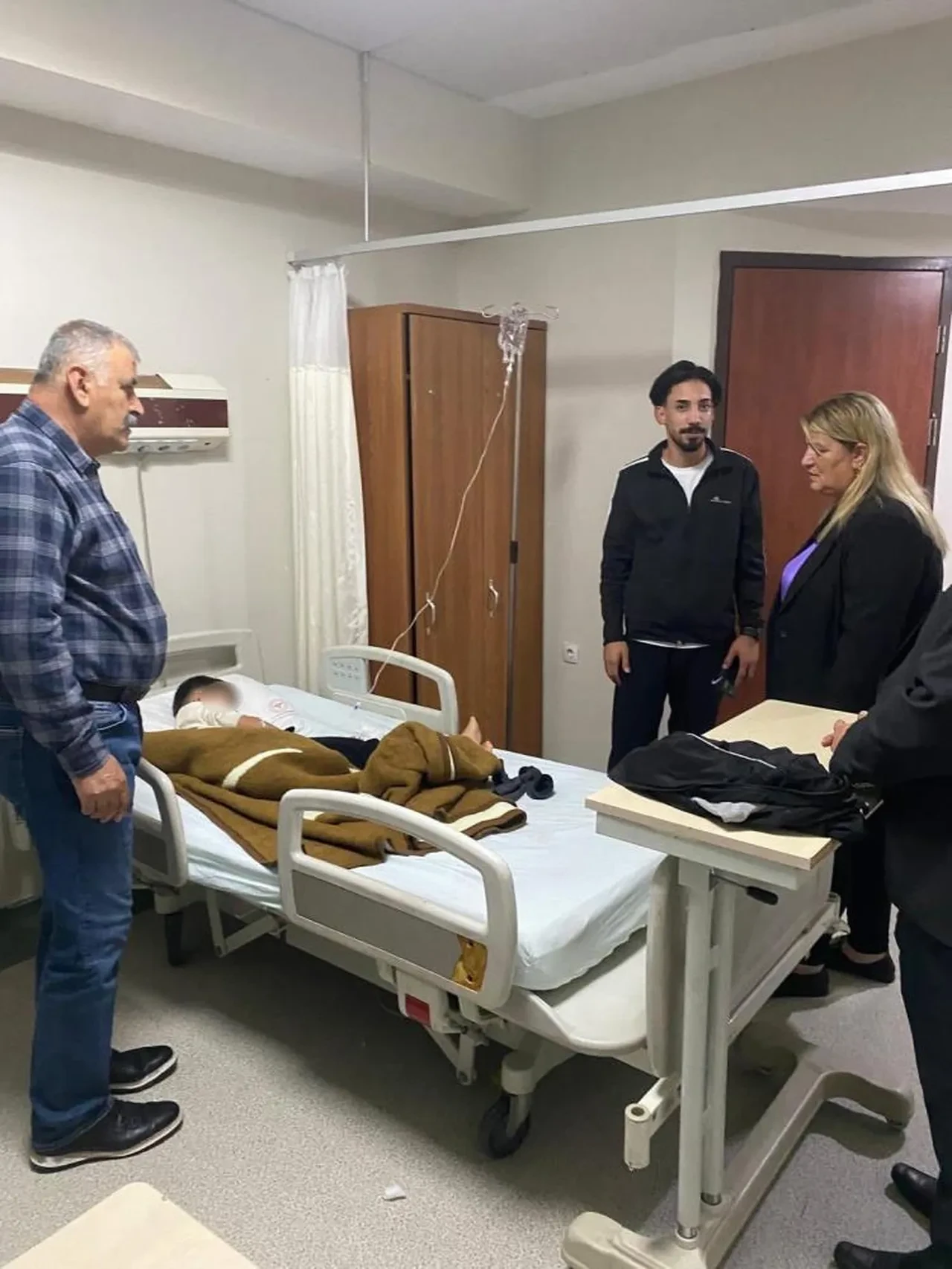 Siirt'te okul kantininden yemek yiyen 34'ü öğrenci 40 kişi hastaneye kaldırıldı