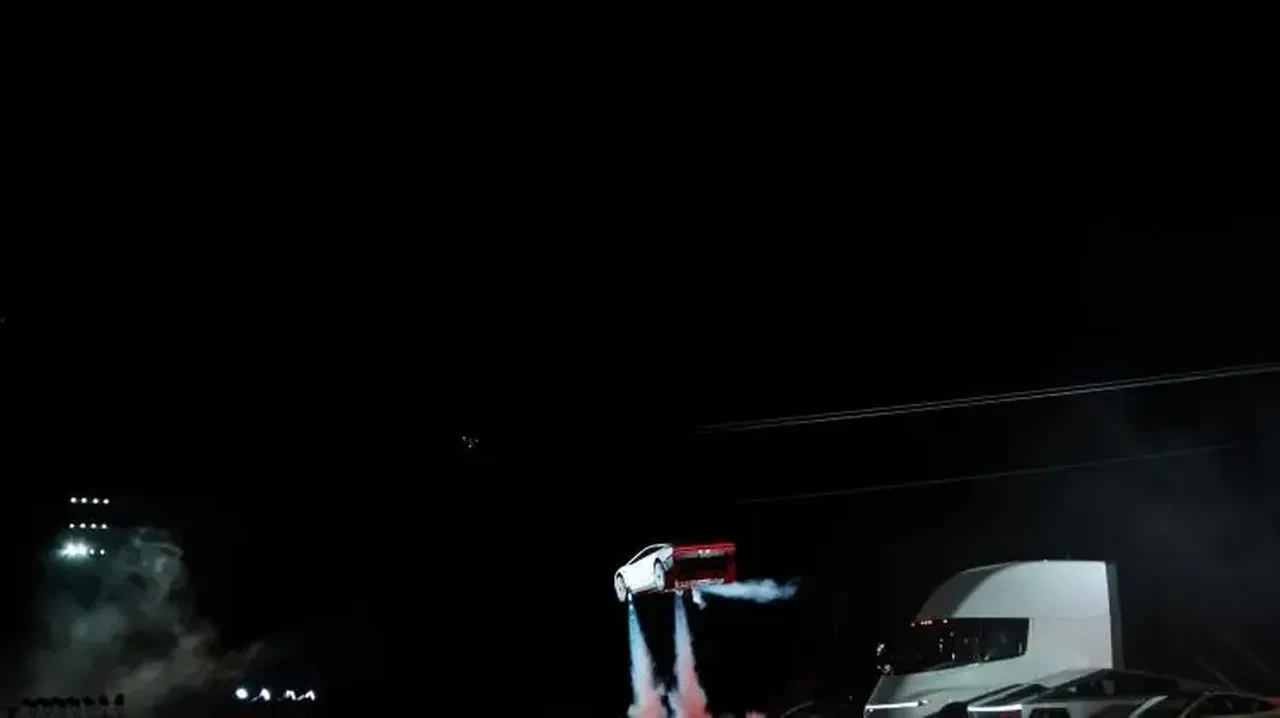 Tesla Roadster çıktı mı, ne zaman çıkacak? Uçan arabanın fiyatı ne kadar, kaç TL?