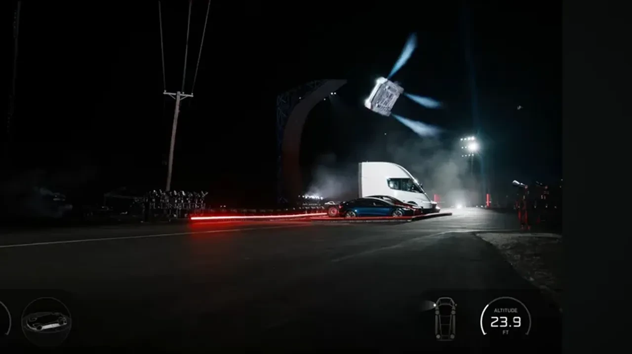 Uçan Tesla Roadster tanıtıldı: Havada takla atıyor, 0-100'ü 1 saniyenin altında!