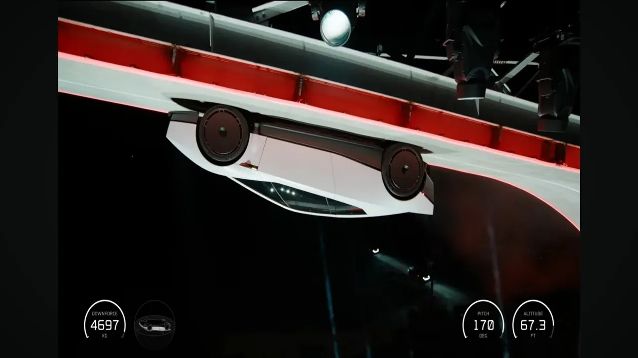 Uçan Tesla Roadster tanıtıldı: Havada takla atıyor, 0-100'ü 1 saniyenin altında!