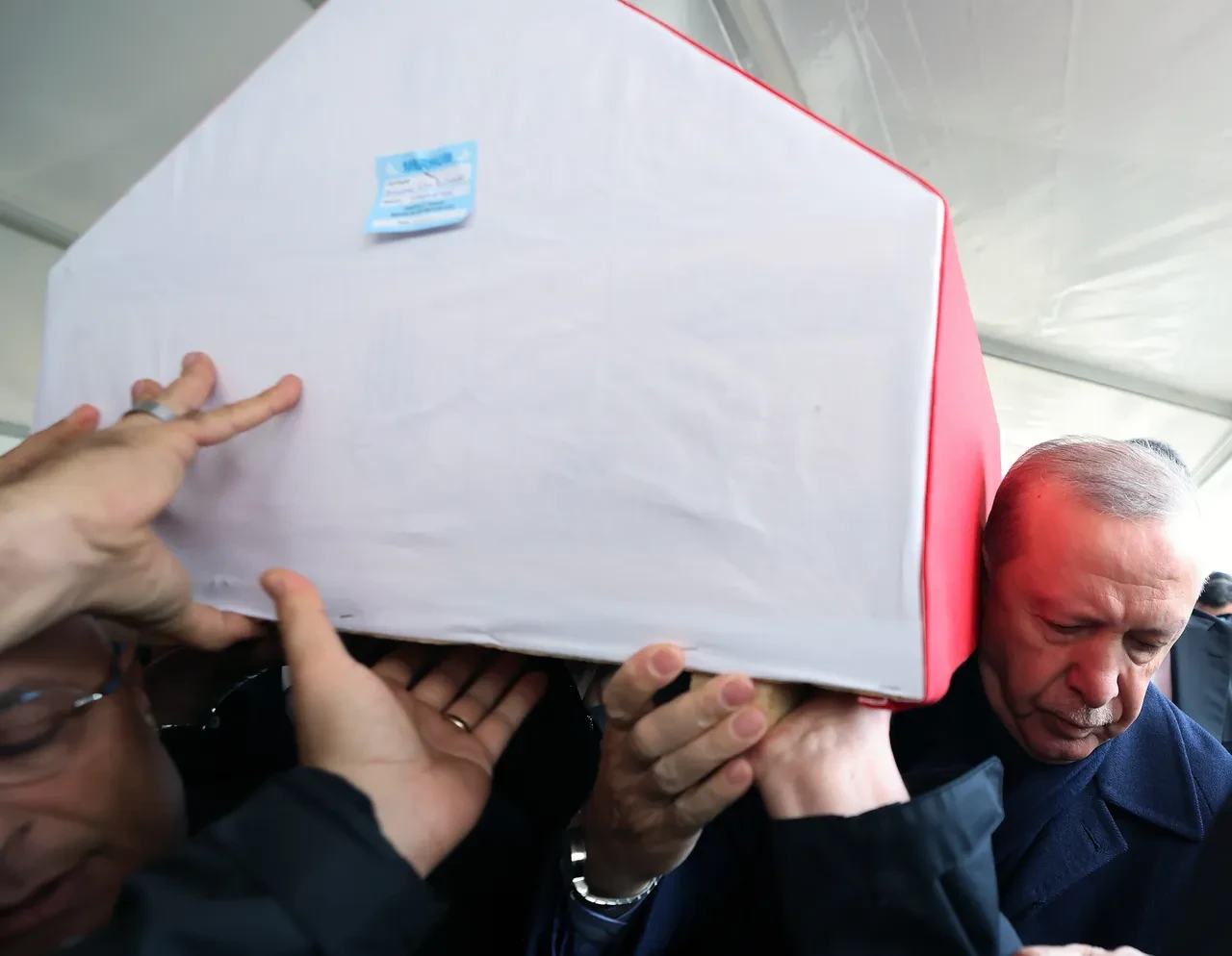 Üsküdar Belediye Başkan Vekili Dündar Ziya Gültekin'e veda! Cumhurbaşkanı Erdoğan, çocukların ellerini bırakmadı