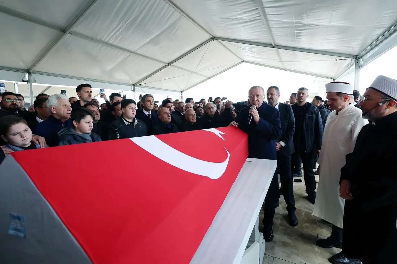 Üsküdar Belediye Başkan Vekili Dündar Ziya Gültekin'e veda! Cumhurbaşkanı Erdoğan, çocukların ellerini bırakmadı