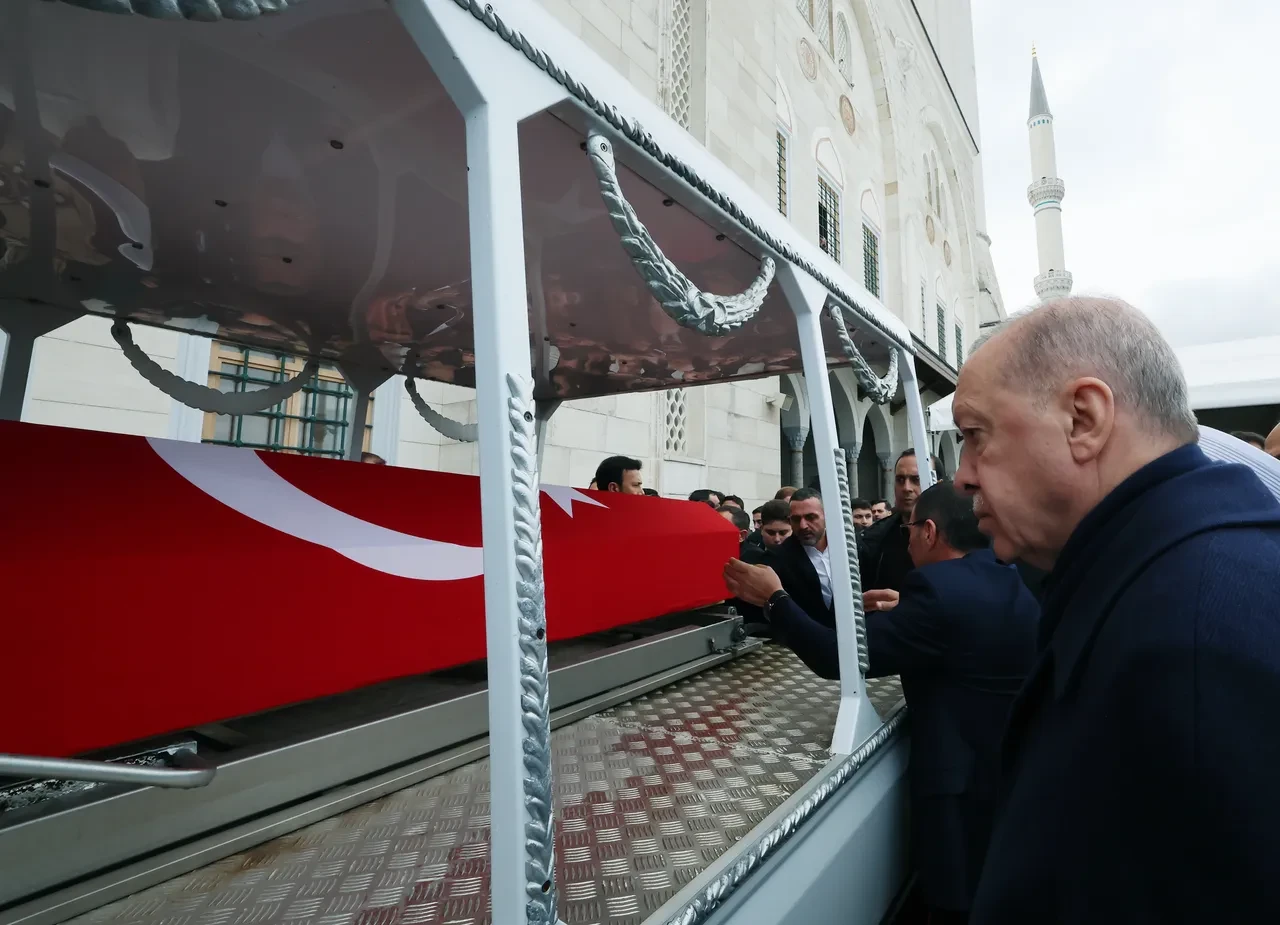 Üsküdar Belediye Başkan Vekili Dündar Ziya Gültekin'e veda! Cumhurbaşkanı Erdoğan, çocukların ellerini bırakmadı