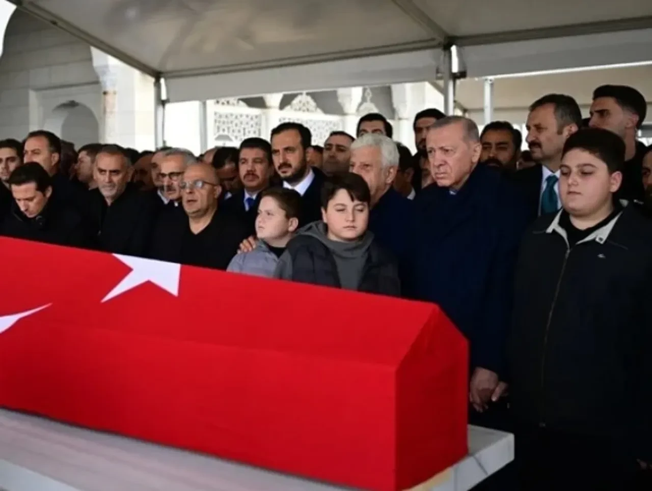 Üsküdar Belediye Başkan Vekili Dündar Ziya Gültekin'e veda! Cumhurbaşkanı Erdoğan, çocukların ellerini bırakmadı