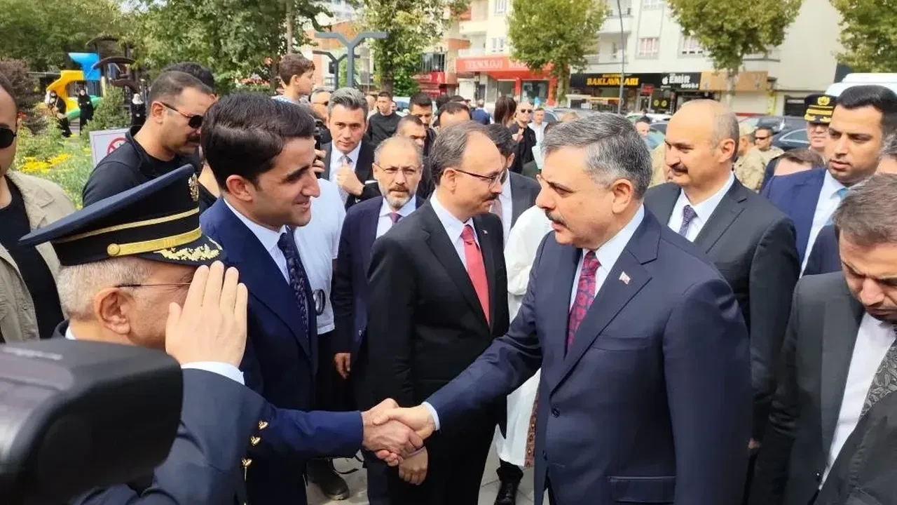 Bakan Çiftçi, Batman'da Kardeşlik Külliyesi Camisi'nin açılışına katıldı
