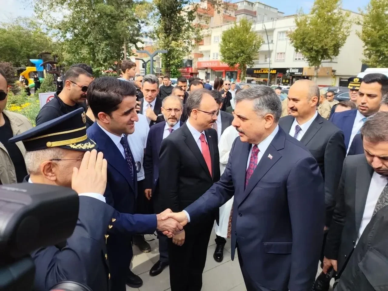 Bakan Çiftçi, Batman'da Kardeşlik Külliyesi Camisi'nin açılışına katıldı