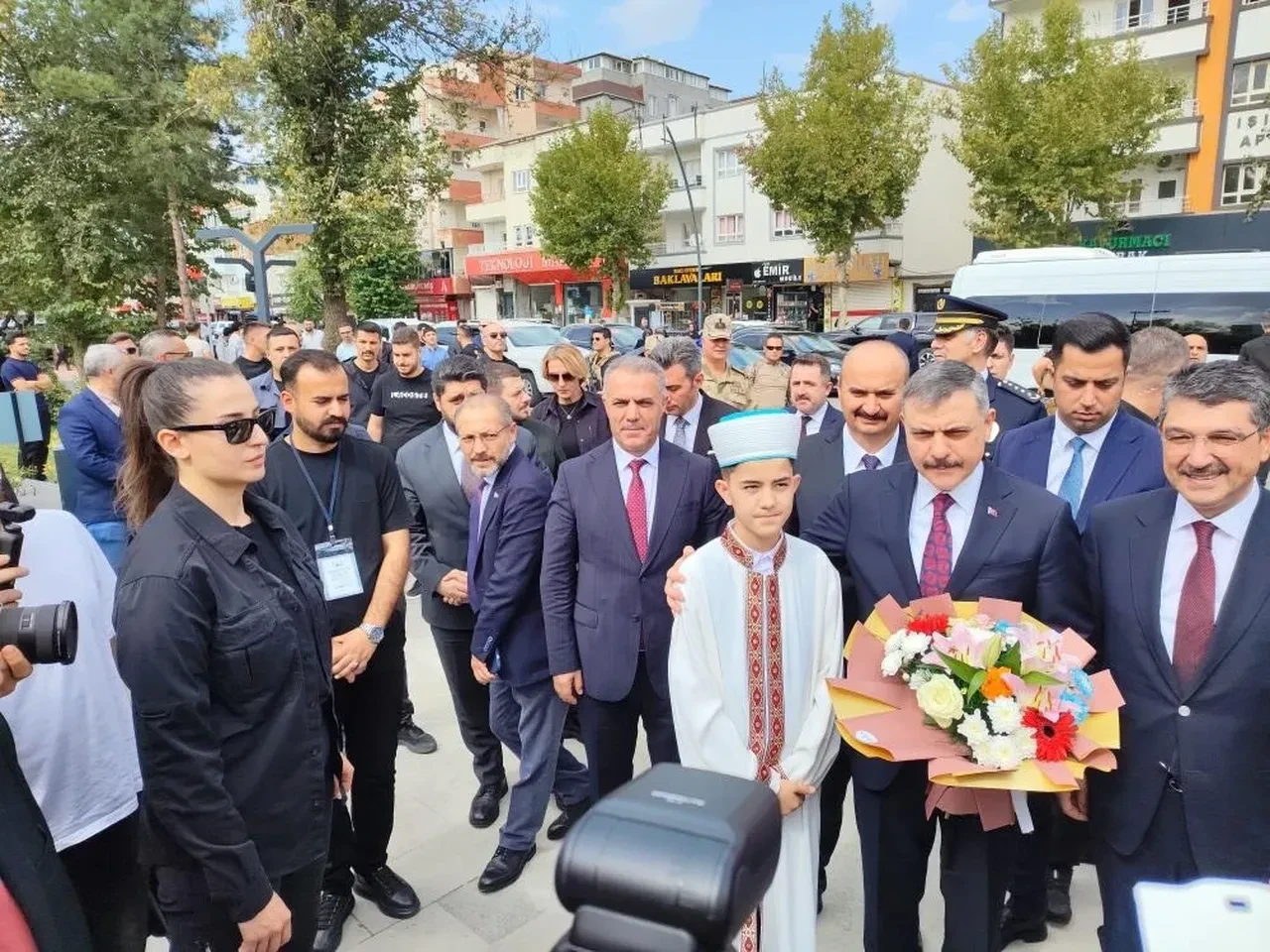 Bakan Çiftçi, Batman'da Kardeşlik Külliyesi Camisi'nin açılışına katıldı