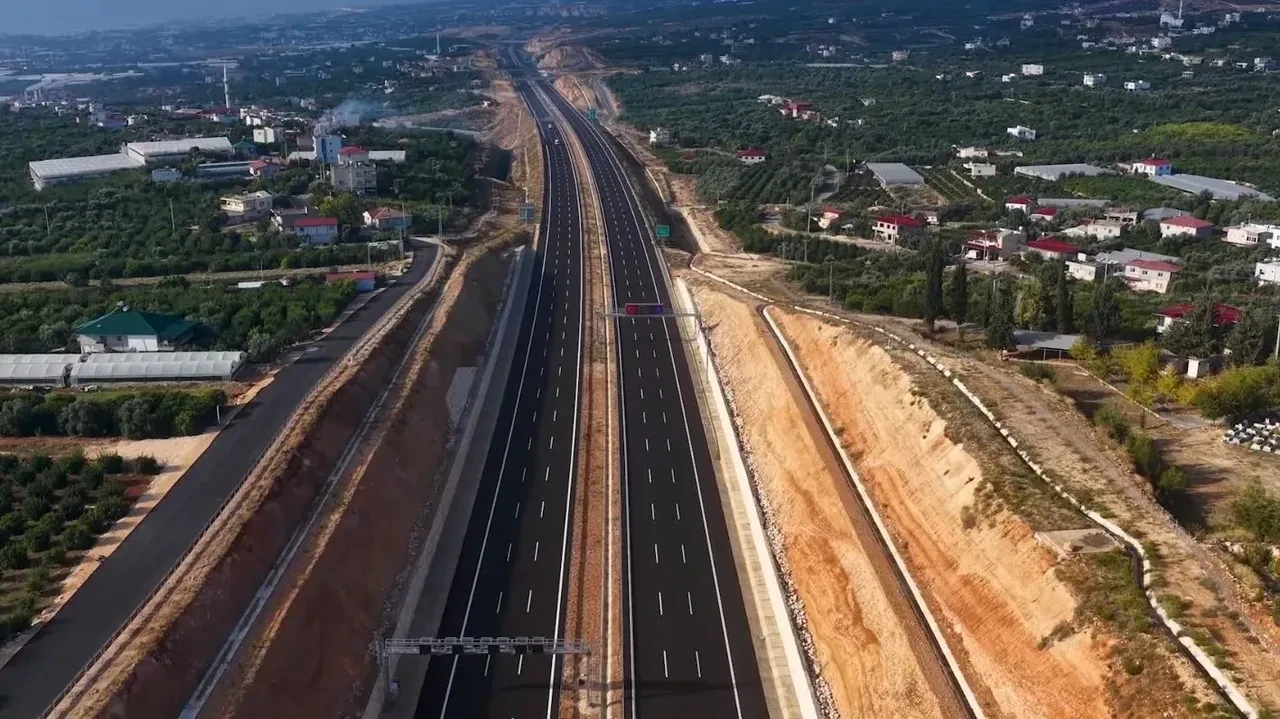 Bakan Uraloğlu duyurdu: 2,5 saatlik yolculuk 18 dakikaya düşecek