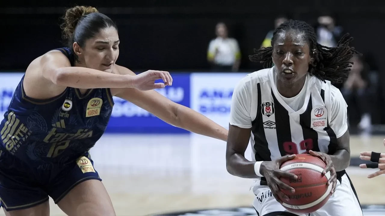 Beşiktaş BOA, derbide Fenerbahçe Tarfin'i mağlup etti! Fenerbahçe ligde 40 maç sonra yenildi