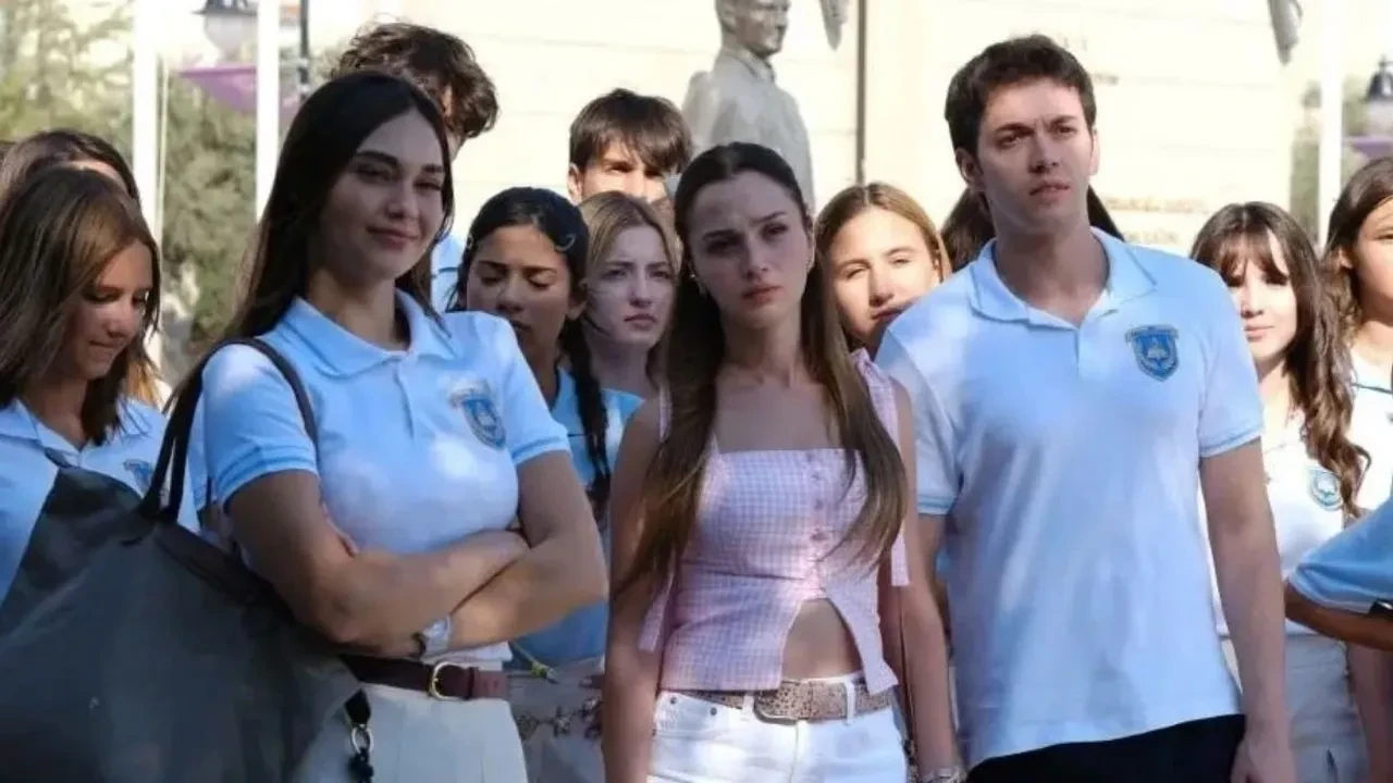 Daha 17 oyuncuları ne kadar kazanıyor? Çağan Efe Ak ve Ceren Ayruk’un ücretleri şaşırttı!