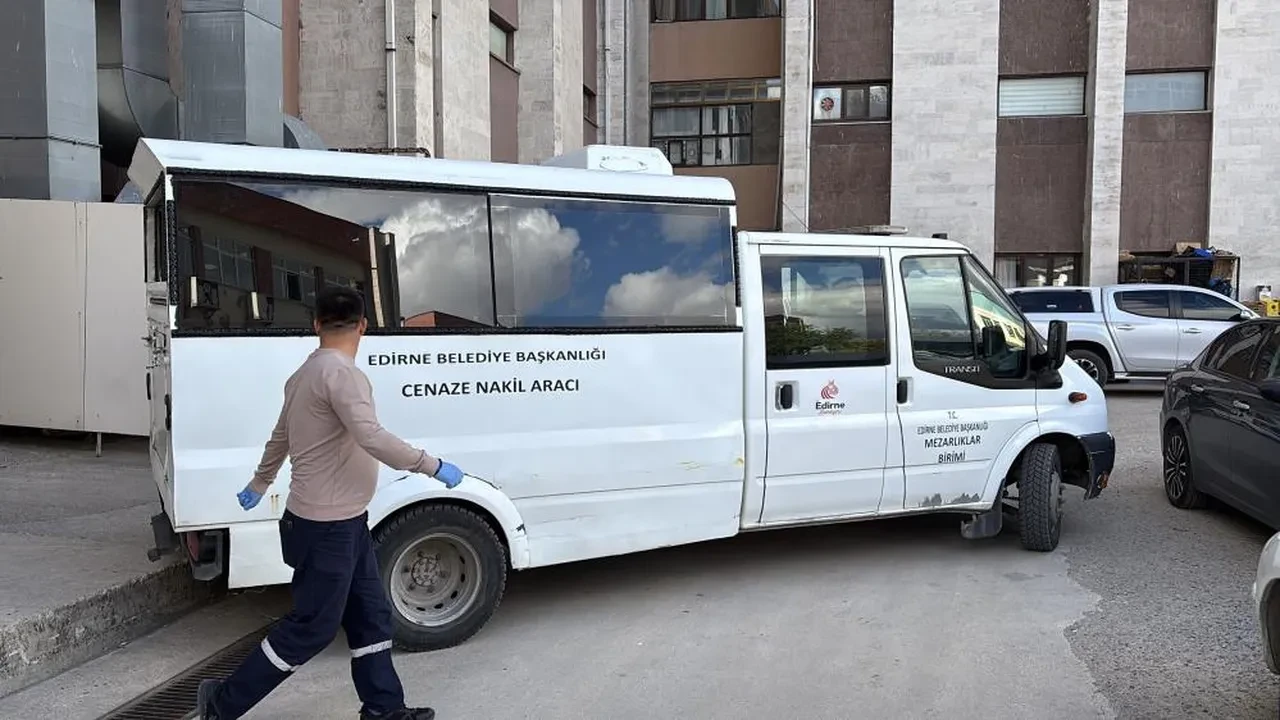 Edirne'de alabora olan bottaki 2 çocuk aranırken parçalanmış ceset bulundu