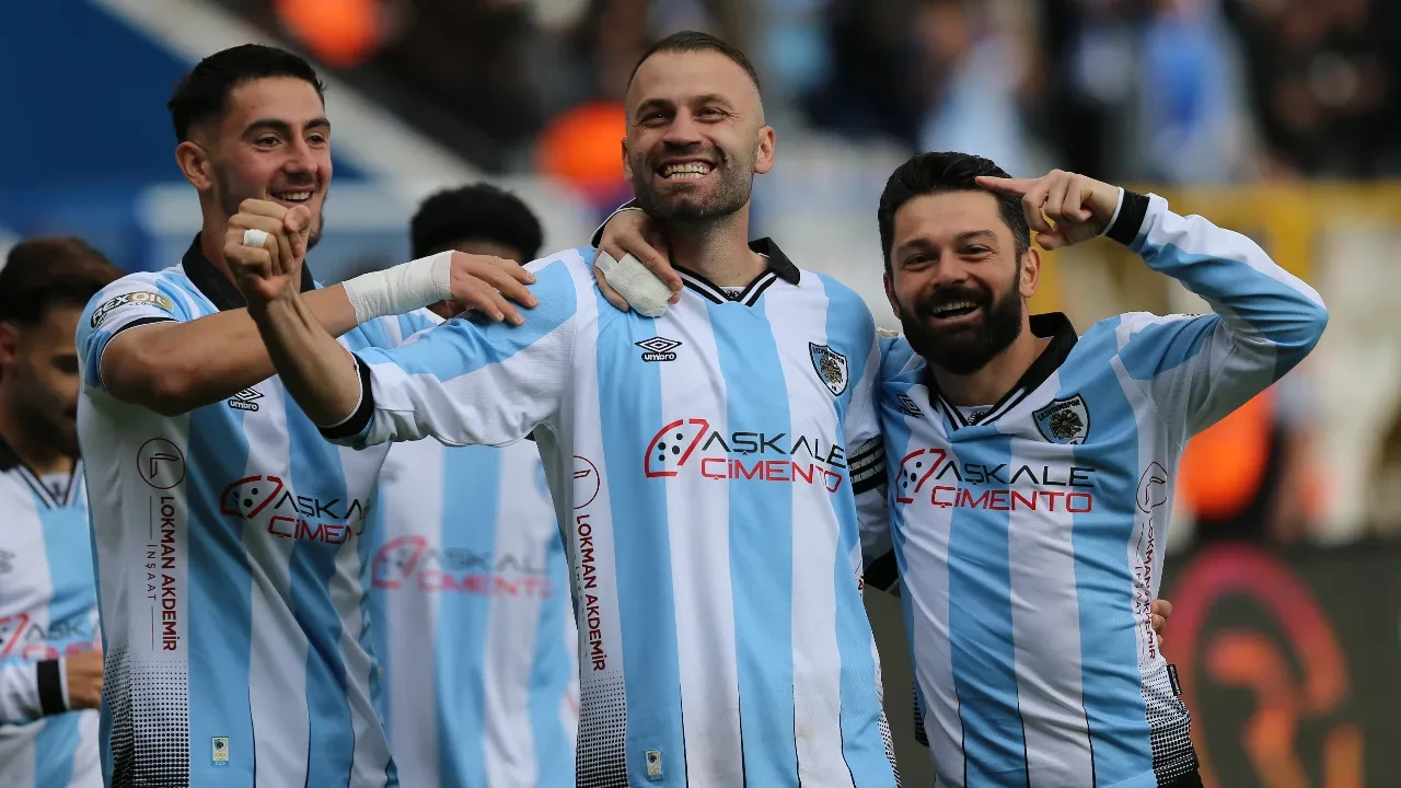 Erzurumspor FK, 3. galibiyetini aldı! Mavi-beyazlılar, Eyüpspor'u 2-0'la geçti