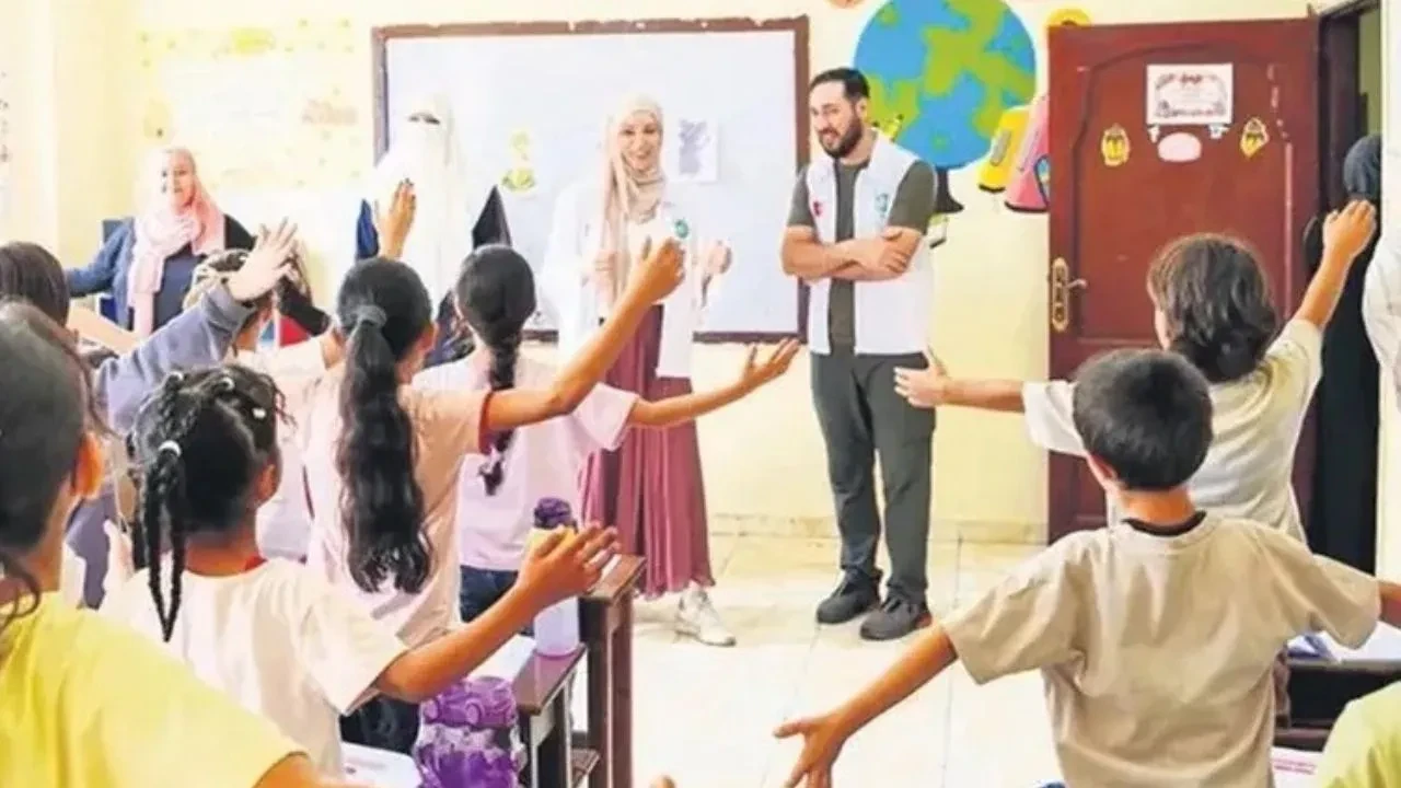 Gamze Özçelik’ten Mısır’da duygulandıran buluşma! Gazzeli çocuklarla bir araya geldi