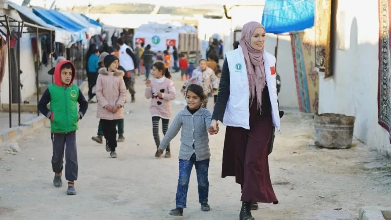 Gamze Özçelik’ten Mısır’da duygulandıran buluşma! Gazzeli çocuklarla bir araya geldi