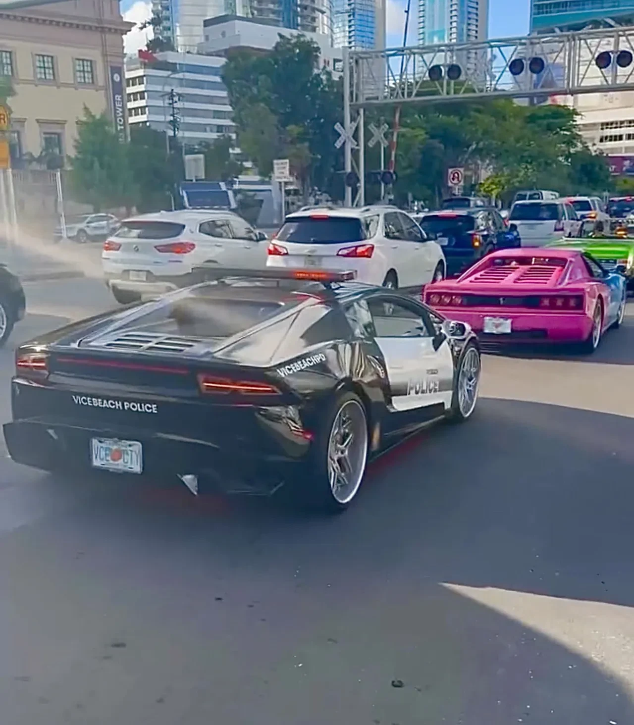 GTA 6 arabaları gerçek hayata taşındı! Vice City gerçek oldu