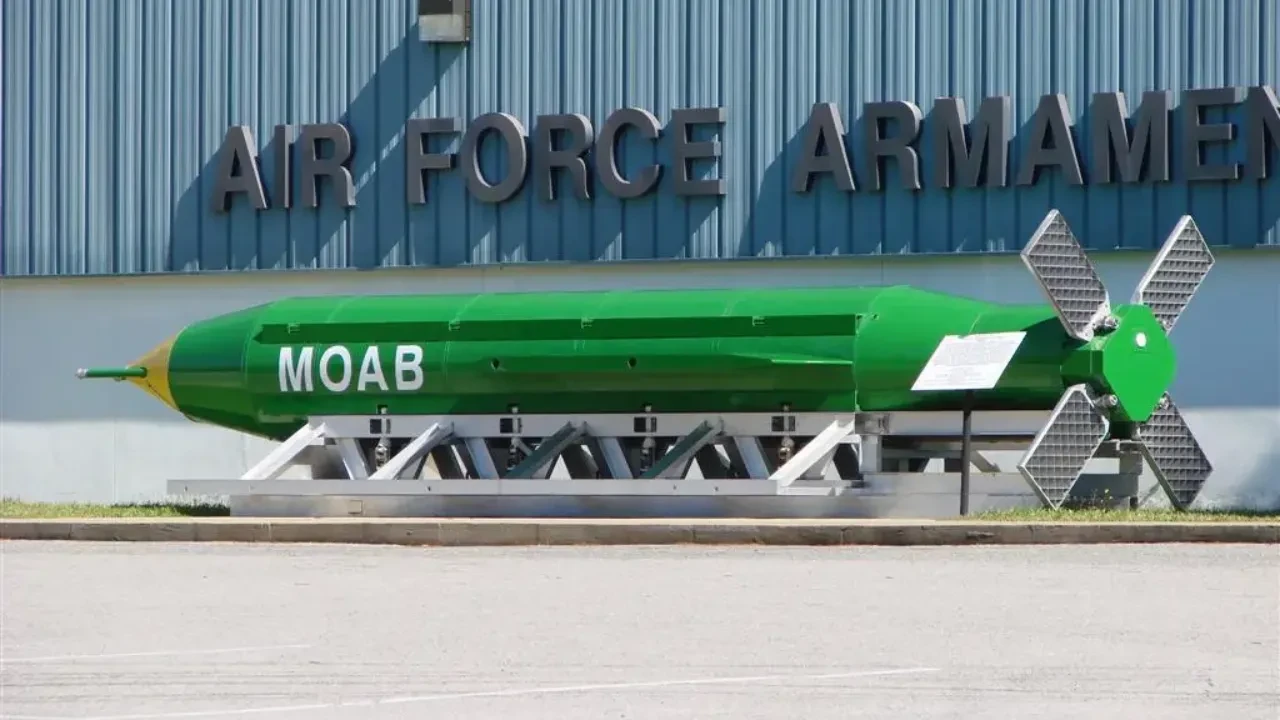 İran'dan ABD'nin MOAB tehdidine rest: Bombaların isim ve boyutlarının önemi yok