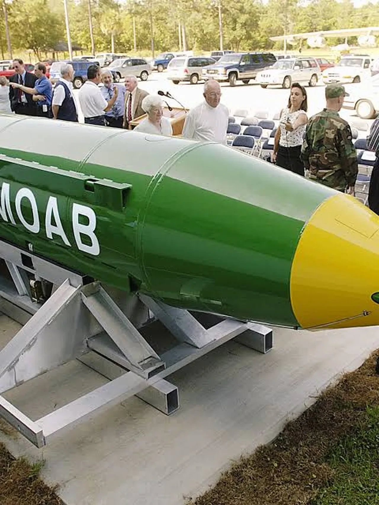 İran'dan ABD'nin MOAB tehdidine rest: Bombaların isim ve boyutlarının önemi yok
