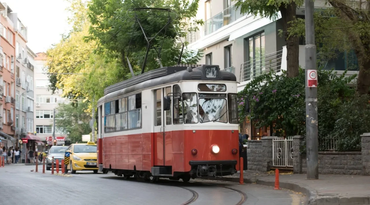 İstanbul'da tramvay hattında seferler duruyor: İBB tarih verdi yerine elektrikli araçlar geliyor
