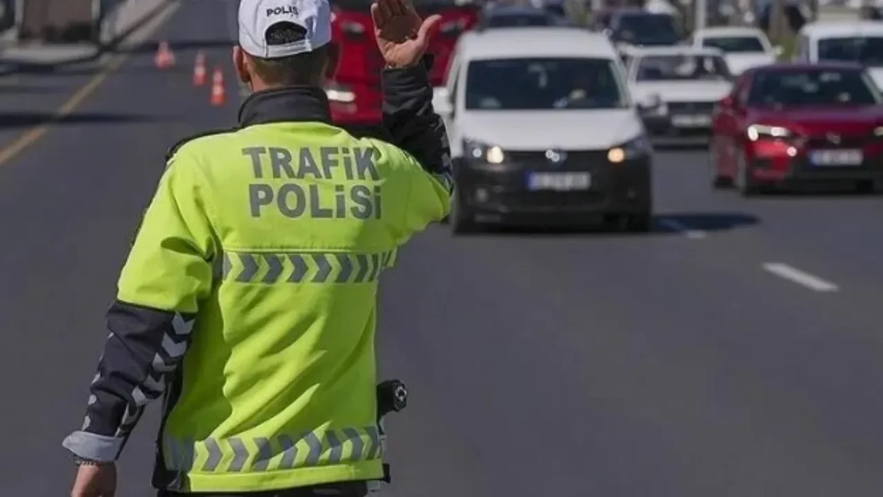 İstanbul'da yarın yola çıkacaklar dikkat! Emniyet kapanacak güzergahları duyurdu