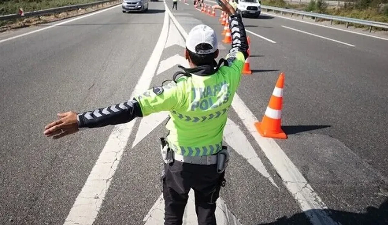 İstanbul'da yarın yola çıkacaklar dikkat! Emniyet kapanacak güzergahları duyurdu
