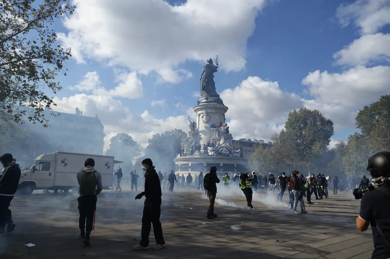 Paris'te öğrenci isyanı ülke geneline yayıldı: Sokakları yakıyorlar