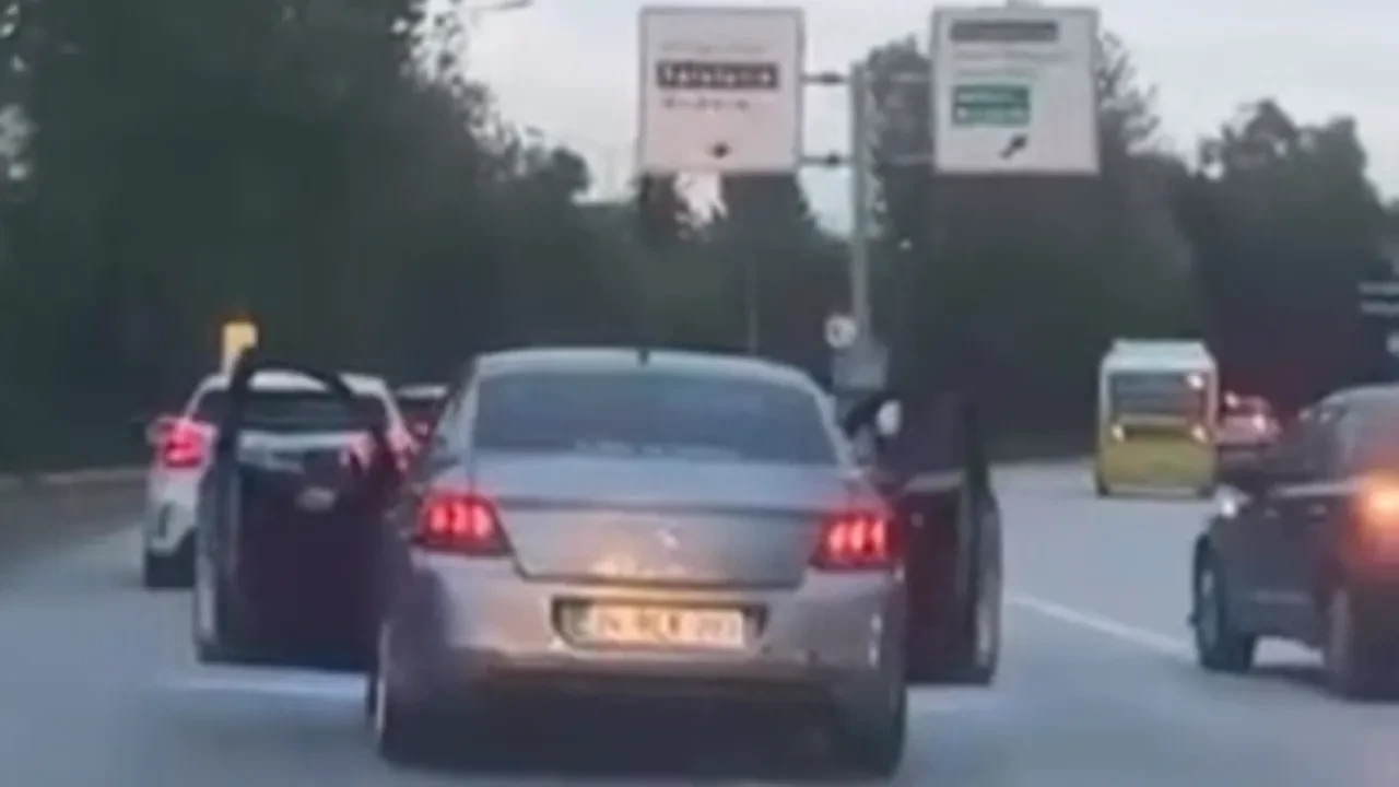 Trafikte tehlikeli yolculuk kamerada