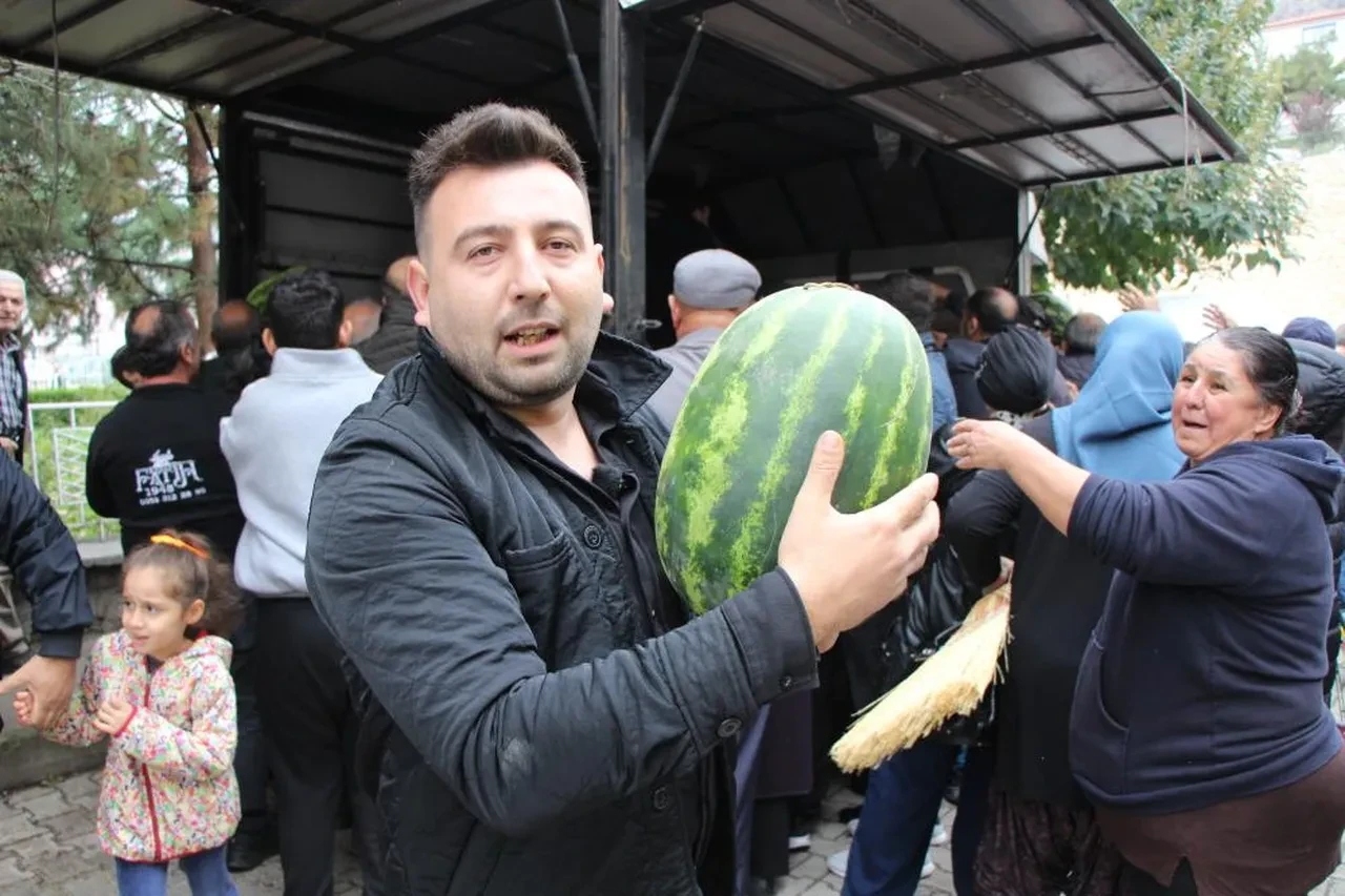 0 TL'ye karpuz sırası! Sırrı ortaya çıktı: 5 dakikada tükendi