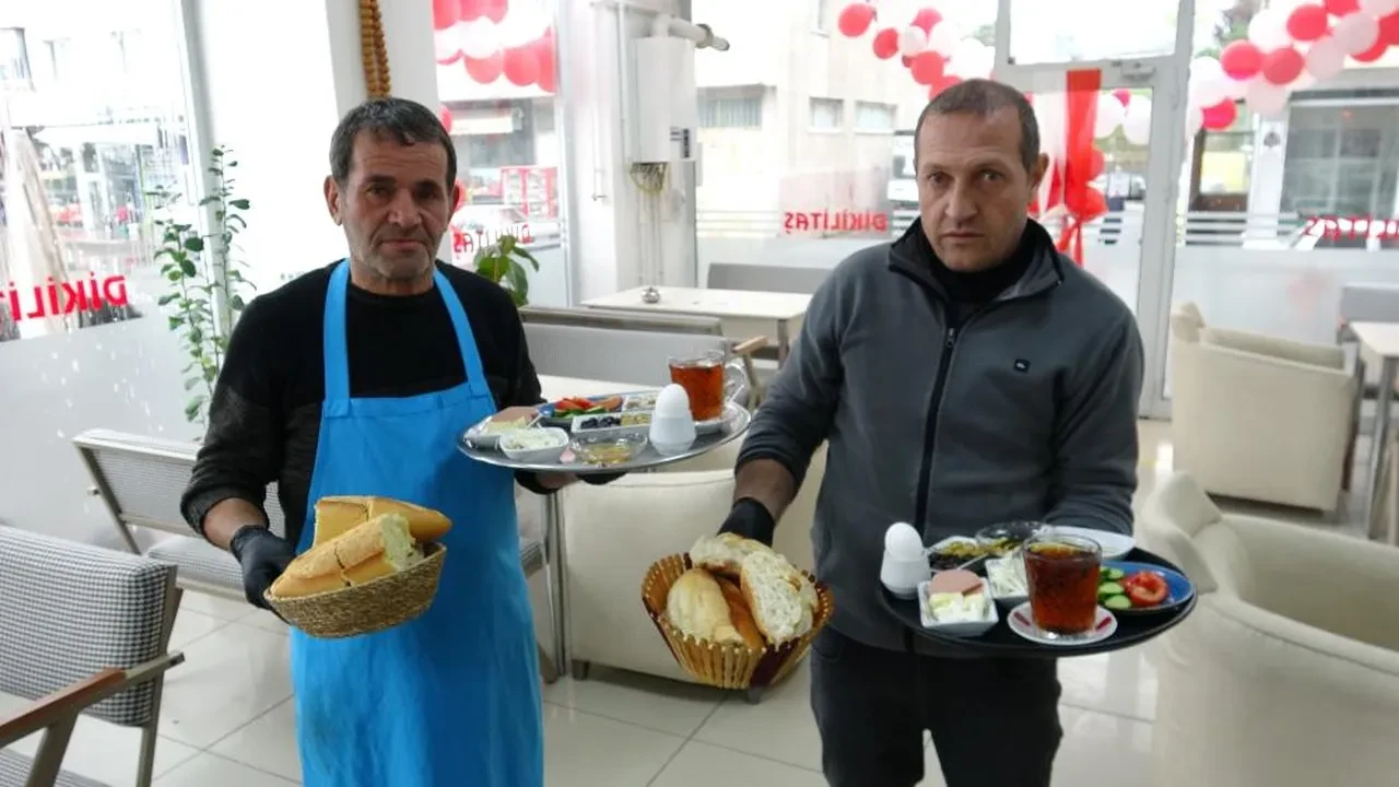 150 TL'lik serpme kahvaltı! Sosyal medyada gündem oldu, duyan gidiyor