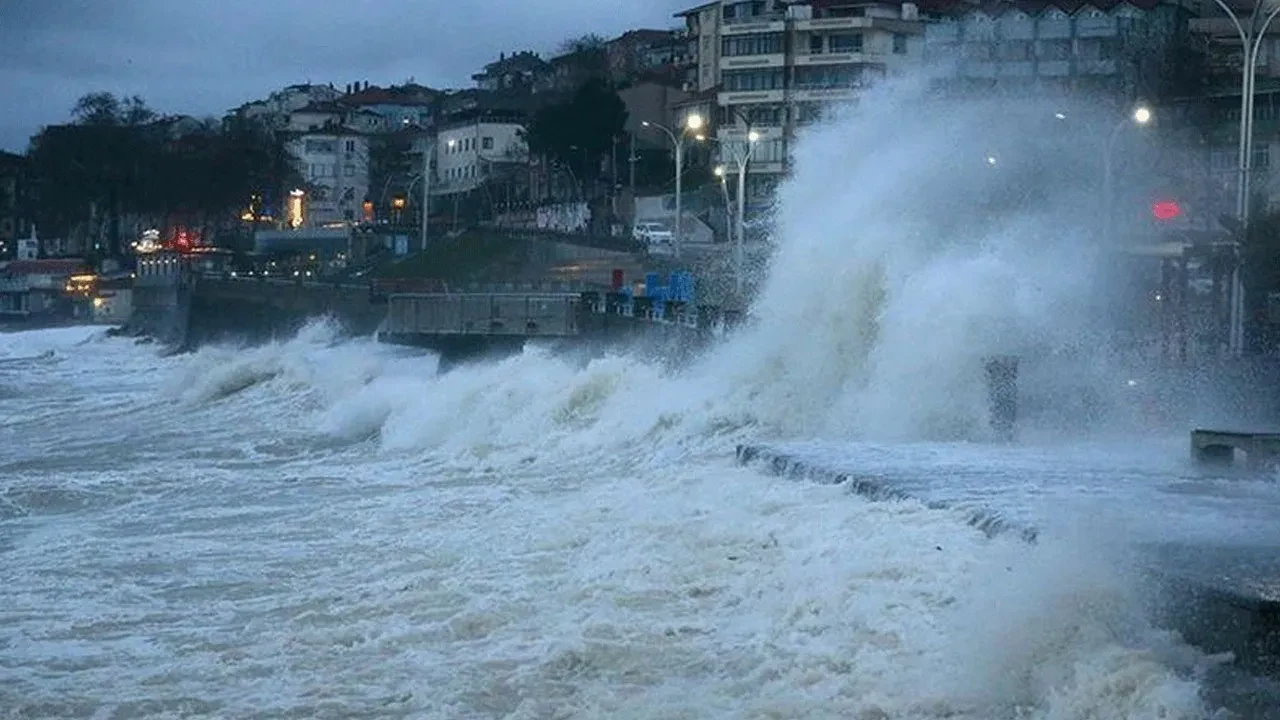 18 Ekim 2026 hava durumu | Meteoroloji’den 5 ile turuncu, 12 ile sarı kodlu alarm: Fırtına ve sel riski büyüyor