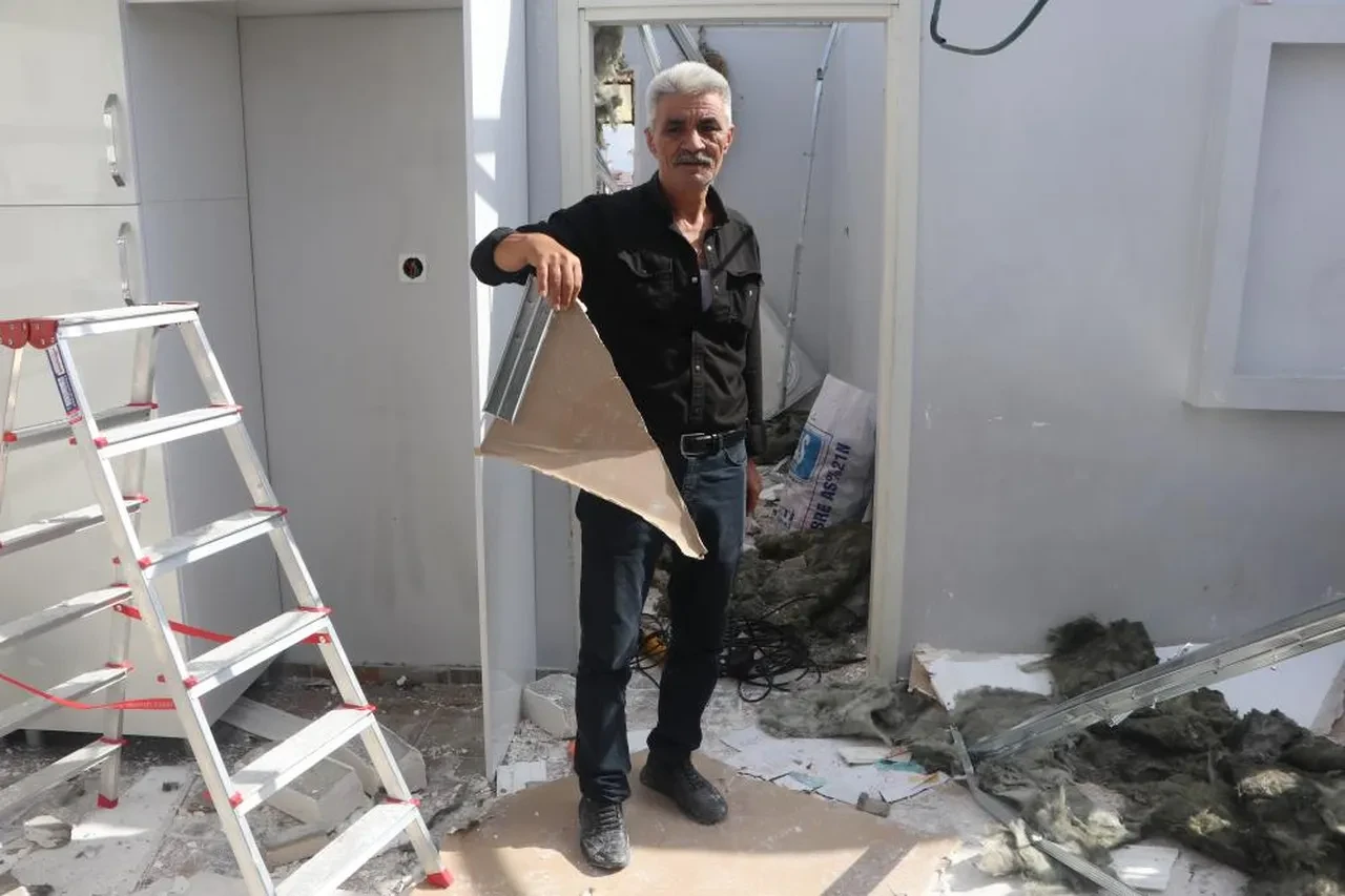 Adana’da fırtına dehşeti dronla görüntülendi! Sadece 30 saniye sürdü: Binanın çatısını rüzgar aldı götürdü